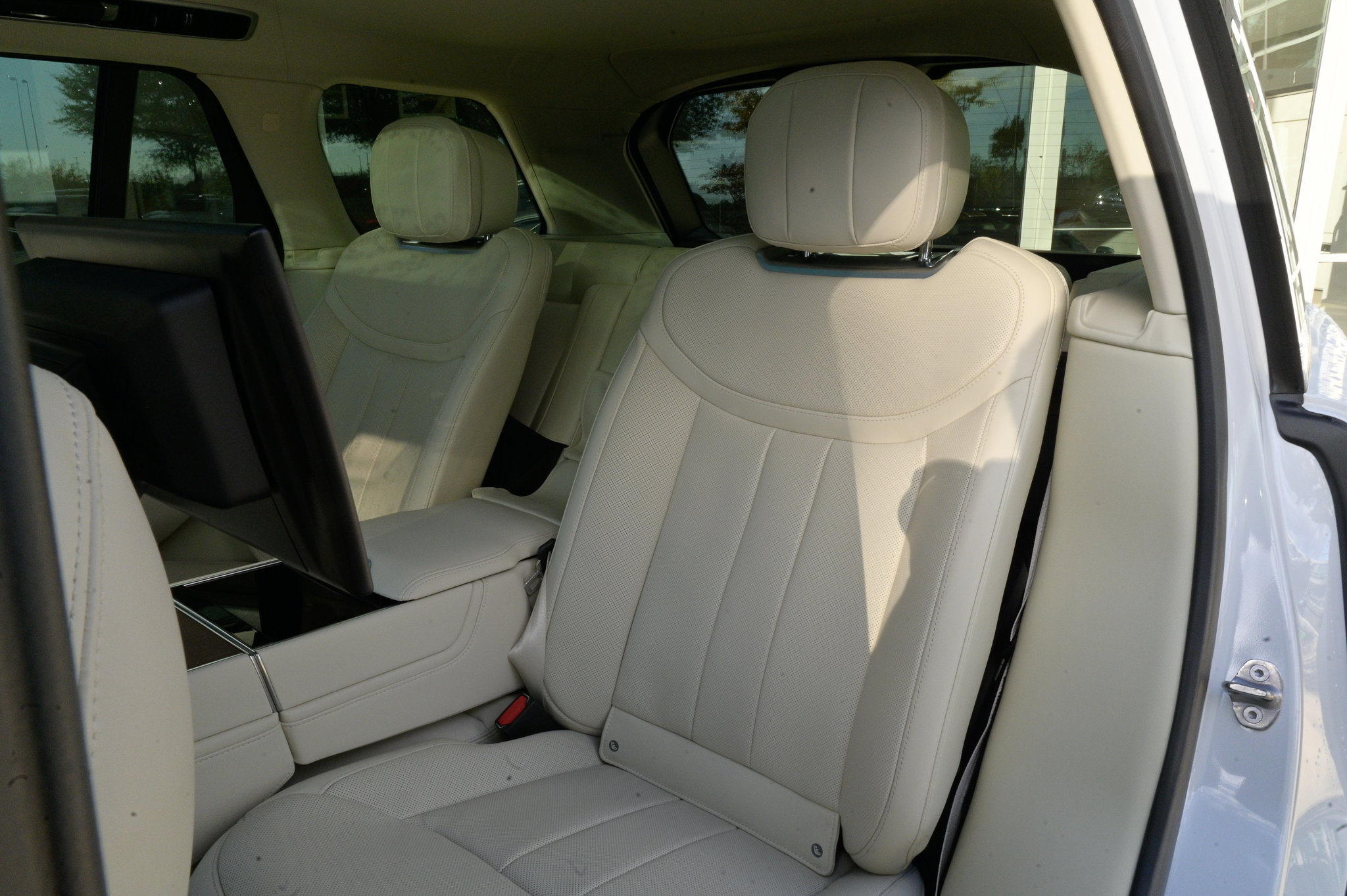 Used 2023 Land Rover Range Rover Autobiography image 37