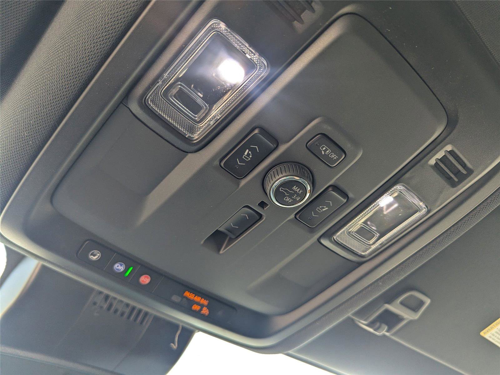 New 2025 Chevrolet Suburban Premier image 34