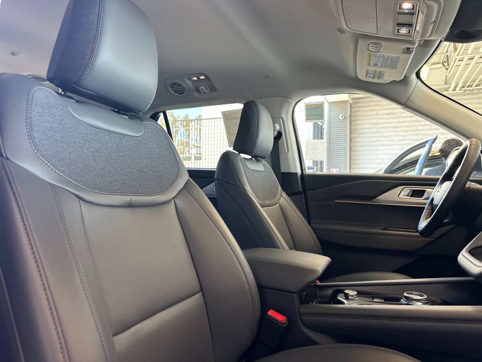Used 2025 Ford Explorer Active w/ Active Comfort Package RWD image 22
