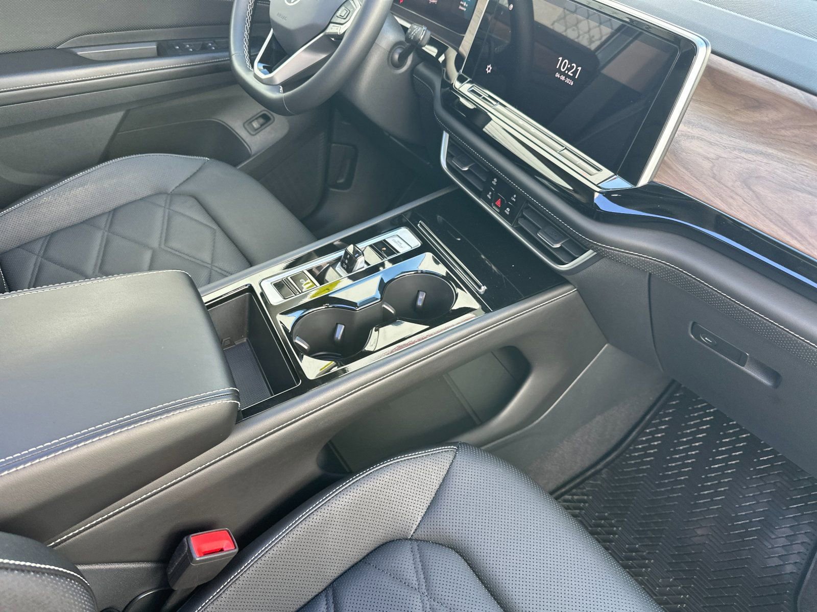 Used 2024 Volkswagen Atlas SE image 17