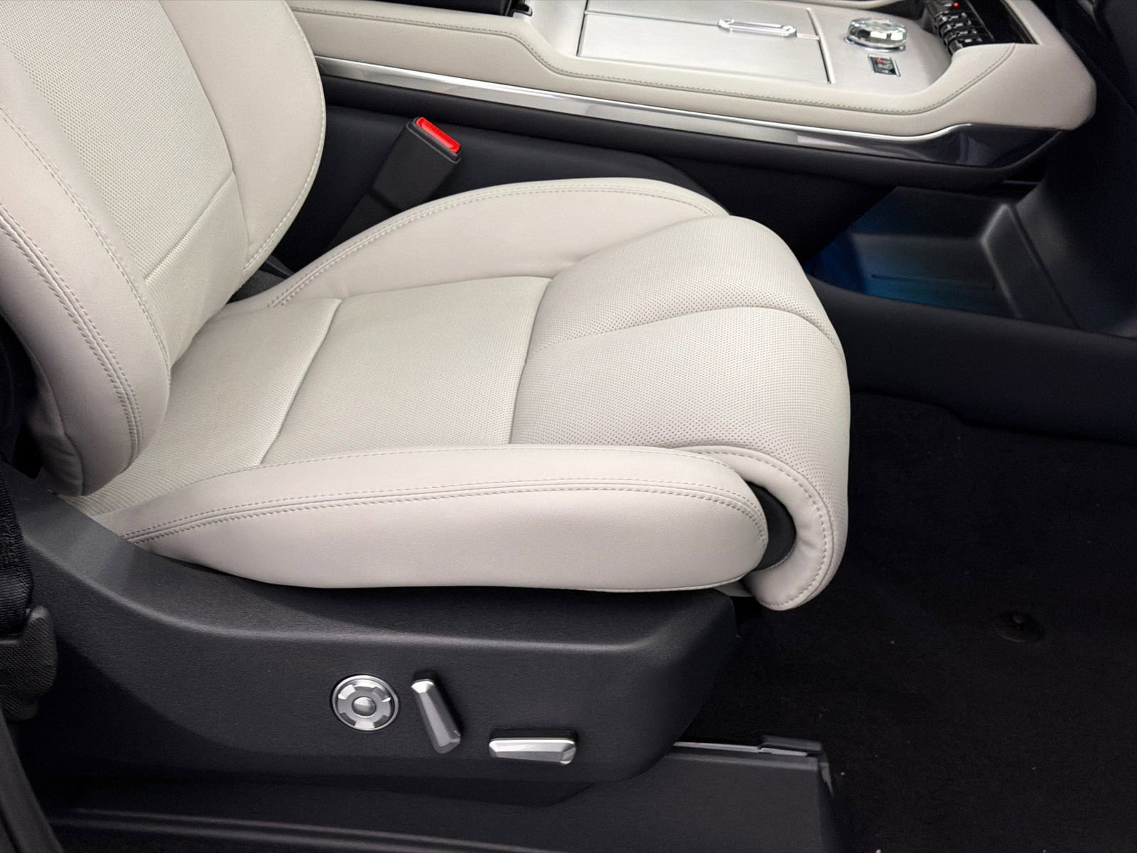 New 2026 Lincoln Navigator Reserve AWD/4WD image 13