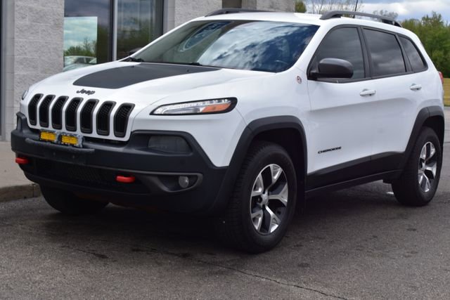 Used 2018 Jeep Cherokee Trailhawk w/ Cold Weather Group AWD/4WD image 12