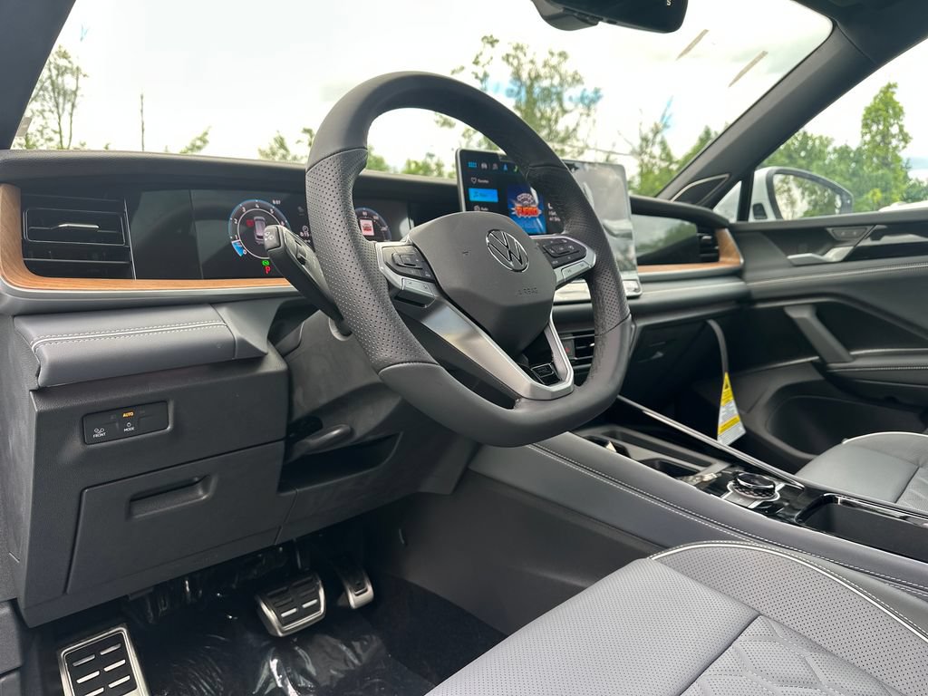 New 2026 Volkswagen Tiguan SEL R-Line AWD/4WD image 11