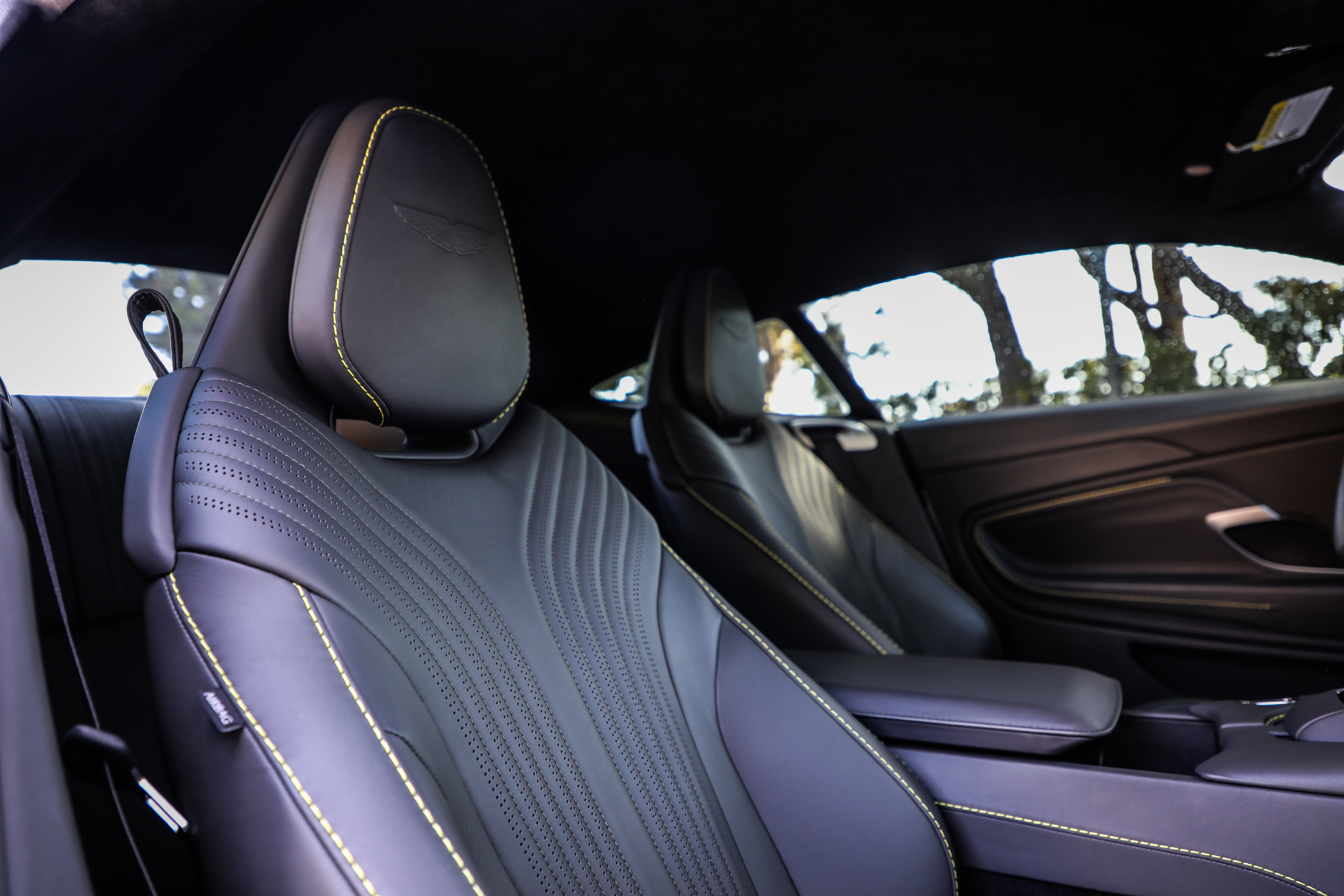 Used 2022 Aston Martin DB11 Coupe RWD image 21