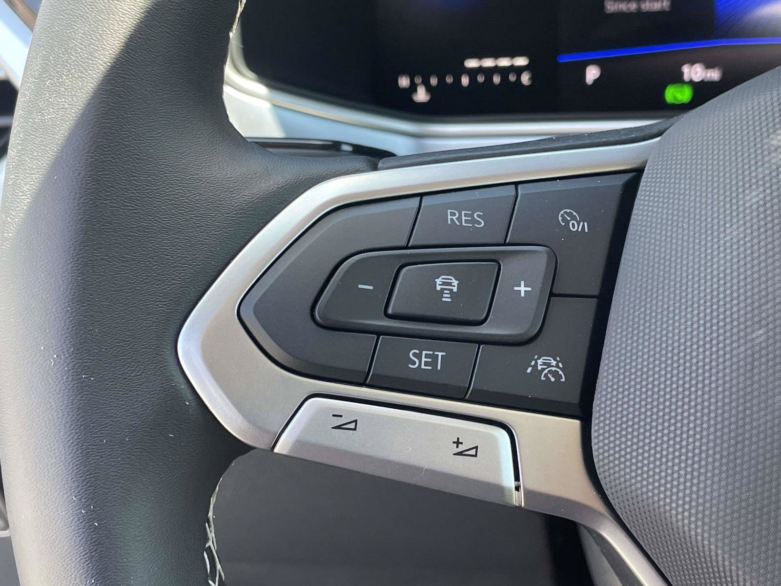 New 2026 Volkswagen Taos SE FWD image 7