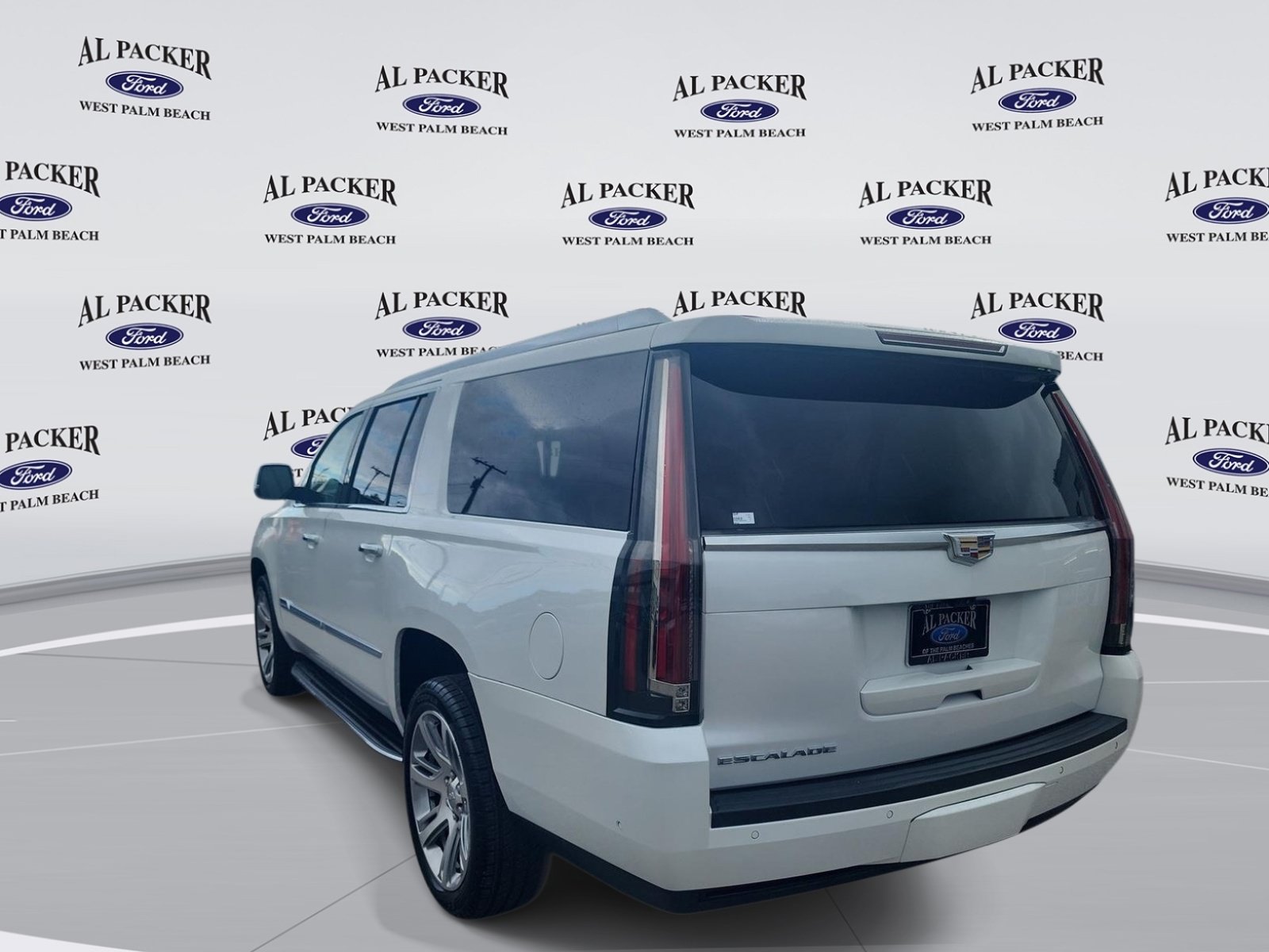 Used 2019 Cadillac Escalade ESV Luxury RWD image 4