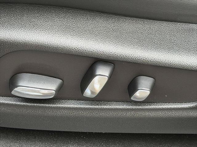 Used 2024 Cadillac XT6 Premium Luxury w/ LPO, Floor Liner Package AWD/4WD image 22