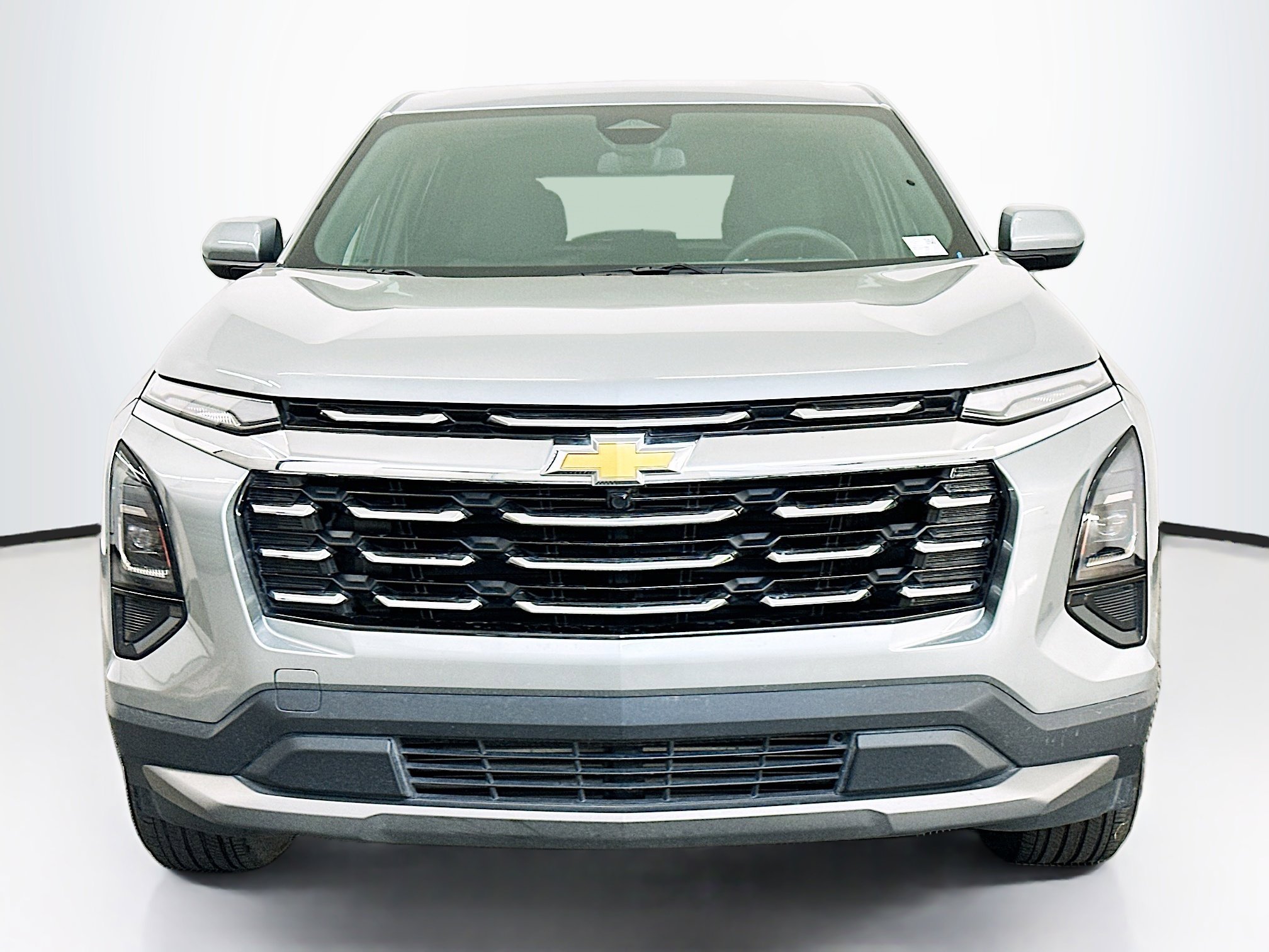 Used 2025 Chevrolet Equinox LT AWD/4WD image 2