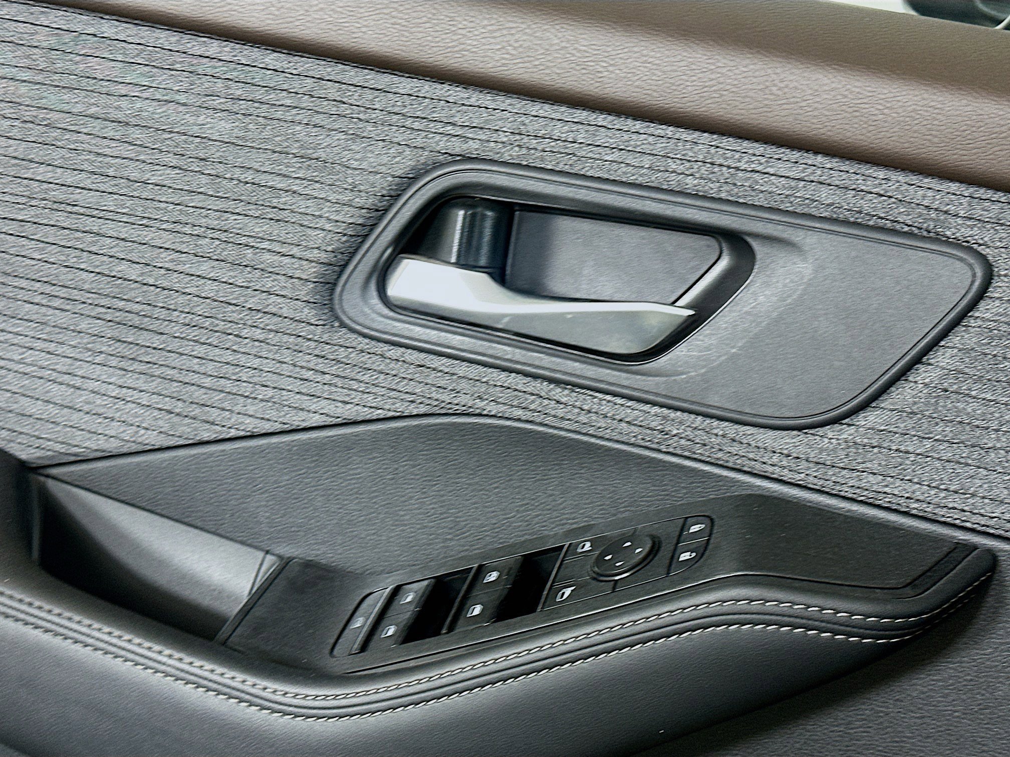 Used 2023 Nissan Rogue SV FWD image 15