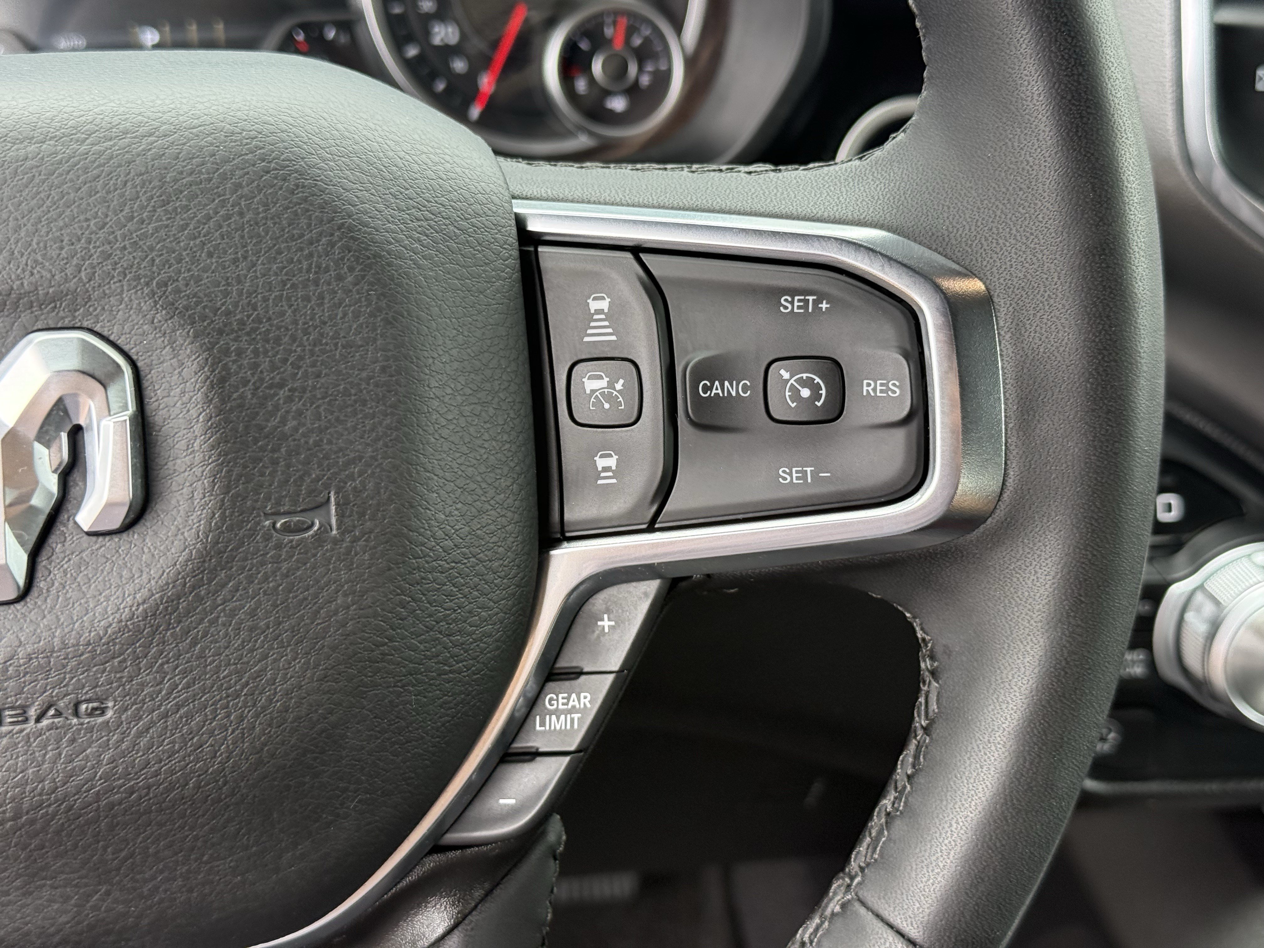 Used 2025 RAM 1500 Laramie w/ Sport Appearance Package AWD/4WD image 17