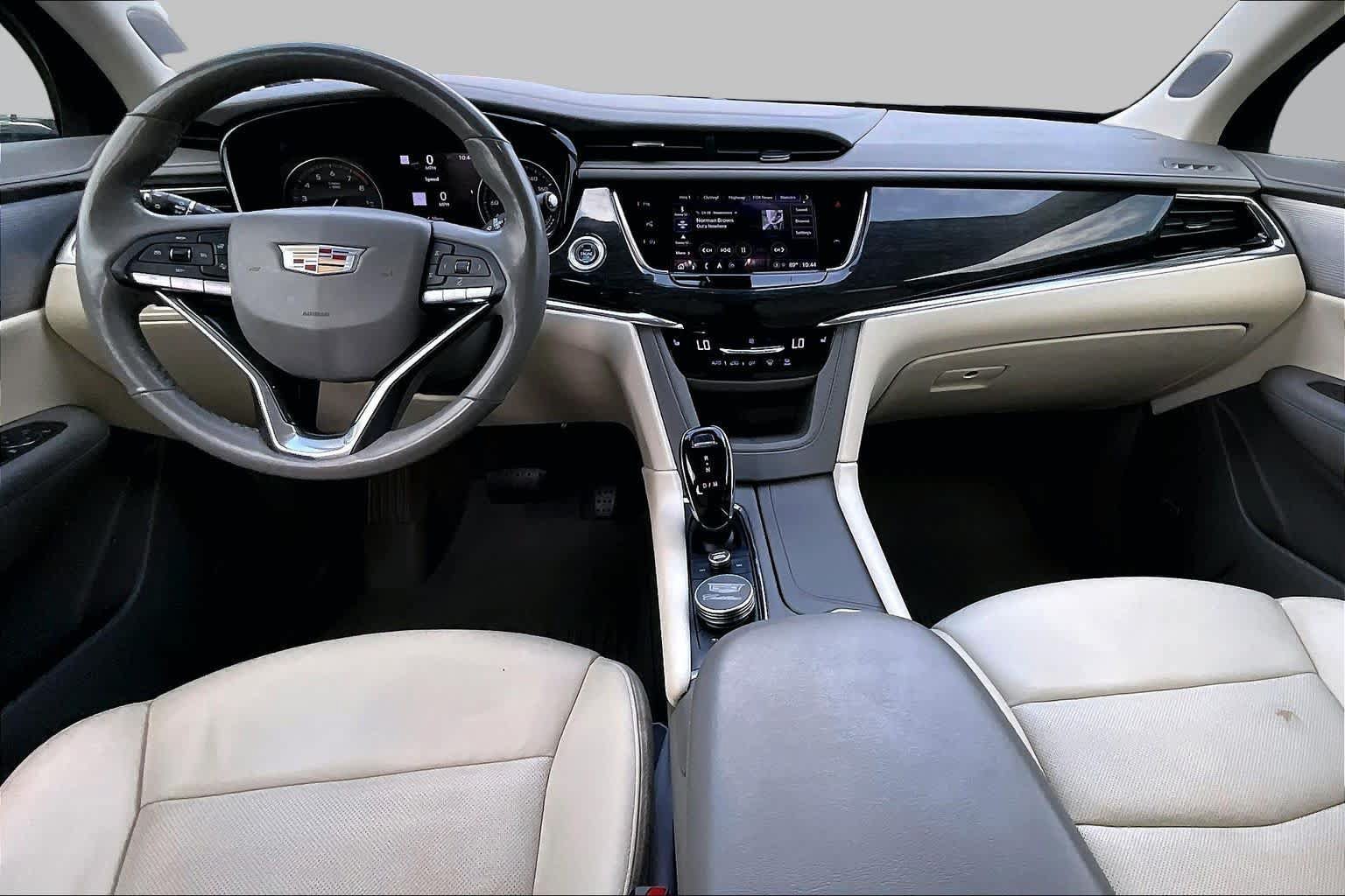 Used 2022 Cadillac XT6 Premium Luxury w/ Technology Package FWD image 16