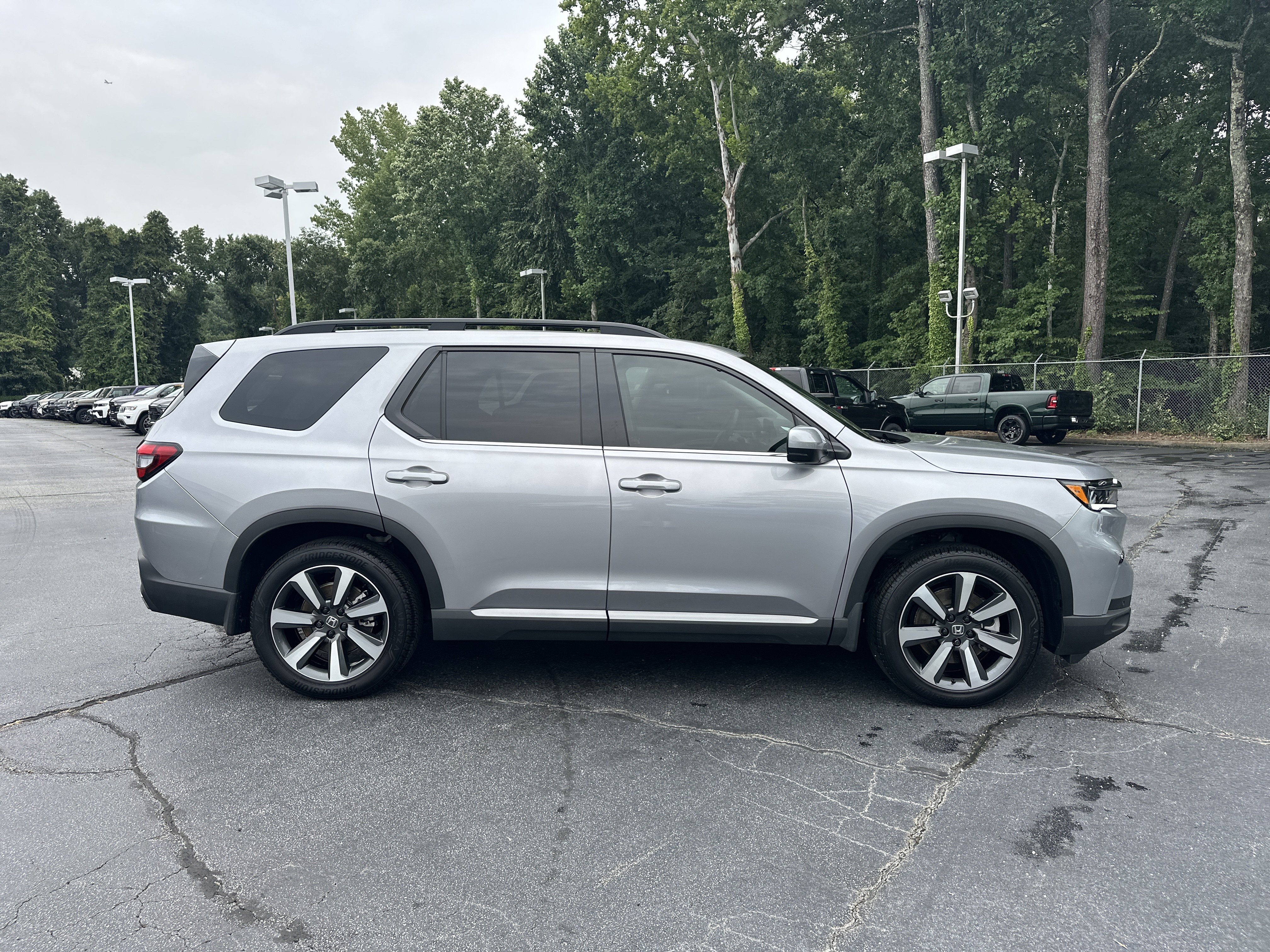 Used 2025 Honda Pilot Touring image 10