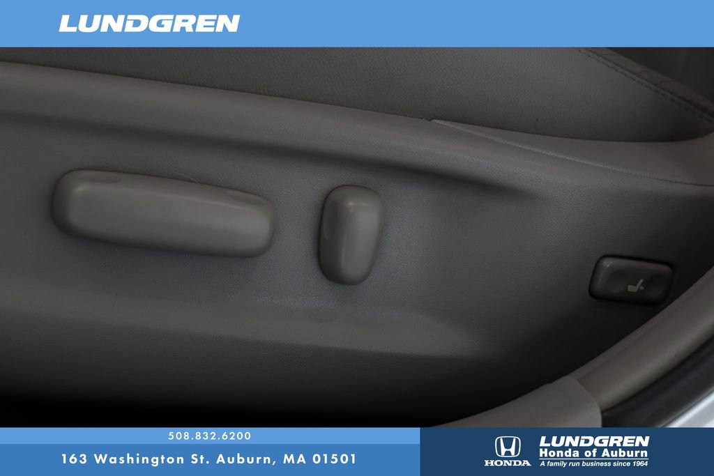 Used 2011 Toyota Camry XLE image 11