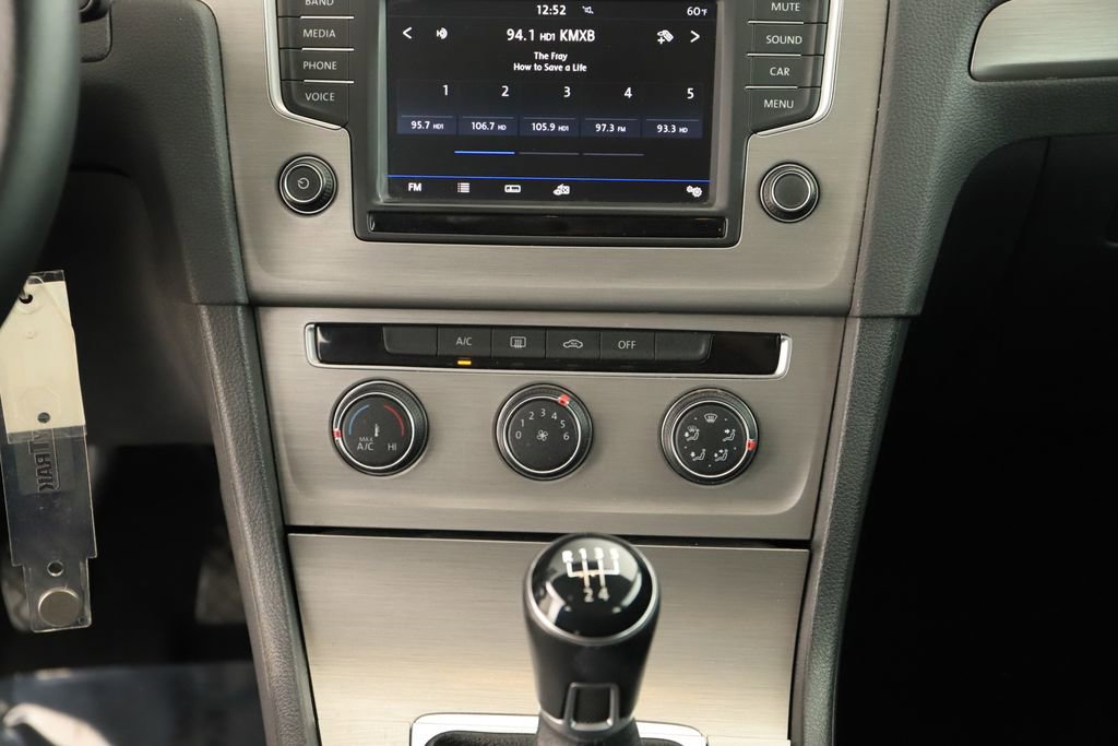 Used 2017 Volkswagen Golf S image 20