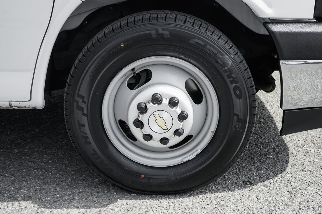 Used 2019 Chevrolet Express 4500 w/ Power Convenience Package RWD image 36