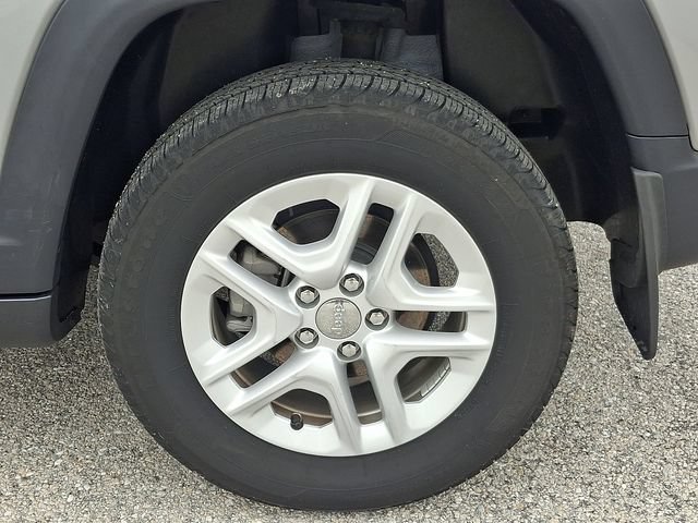 Used 2019 Jeep Compass Sport w/ Cold Weather Group AWD/4WD image 28