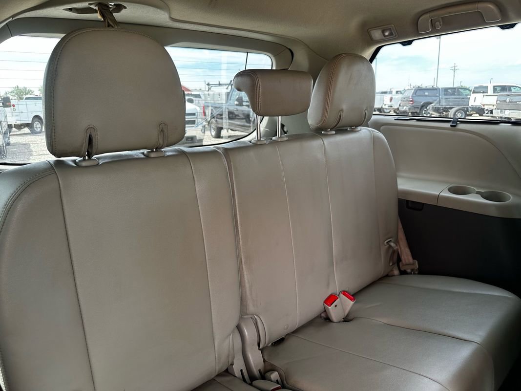 Used 2012 Toyota Sienna XLE image 25