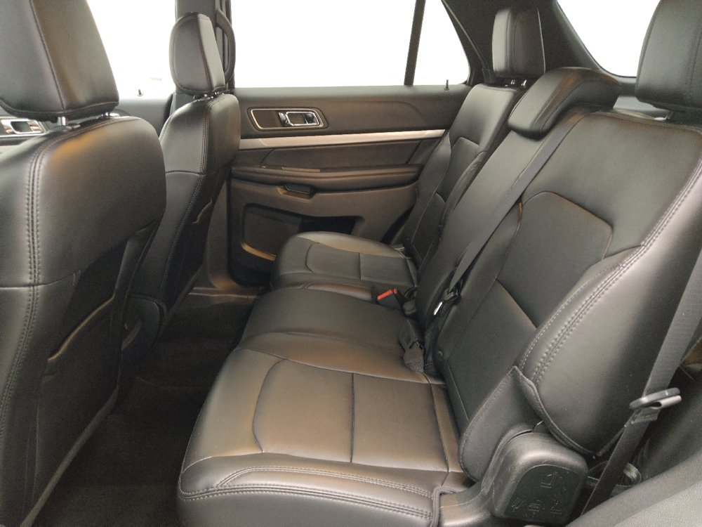 Used 2018 Ford Explorer XLT w/ Equipment Group 202A FWD image 18
