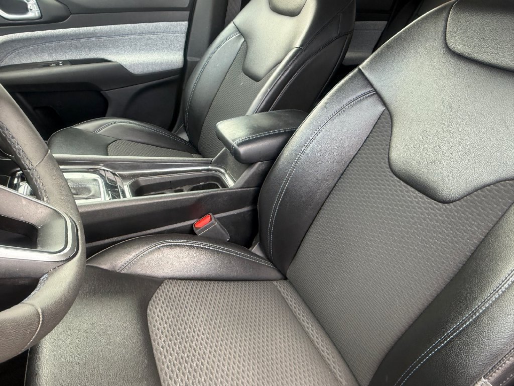 Used 2022 Jeep Compass Latitude FWD image 16