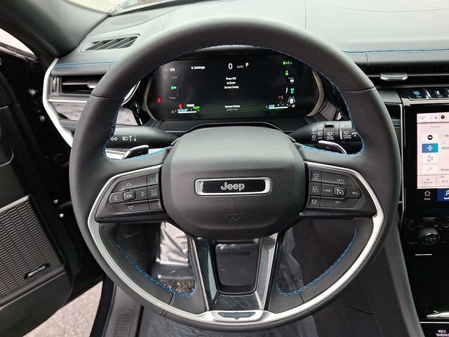 Used 2022 Jeep Grand Cherokee Trailhawk w/ Luxury Tech Group III image 19