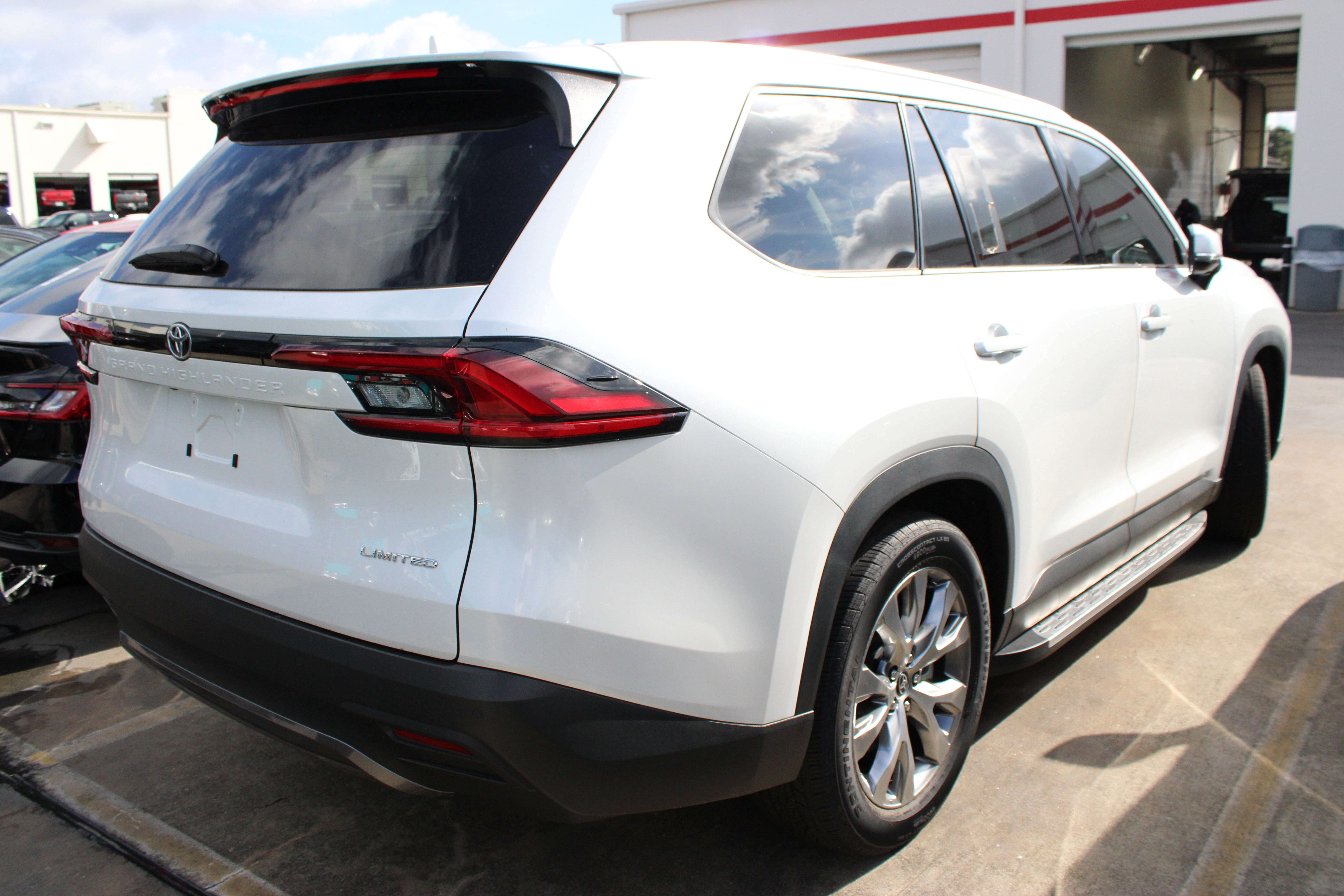 Used 2025 Toyota Grand Highlander FWD image 9