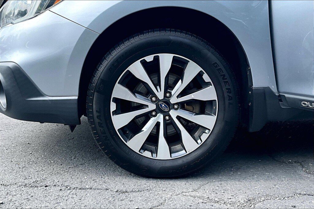 Used 2015 Subaru Outback 2.5i Limited AWD/4WD image 17