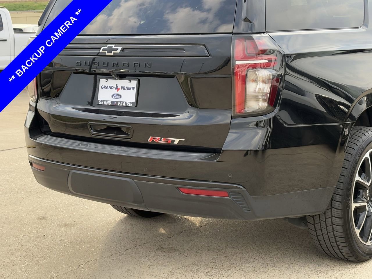 Used 2024 Chevrolet Suburban RST image 8