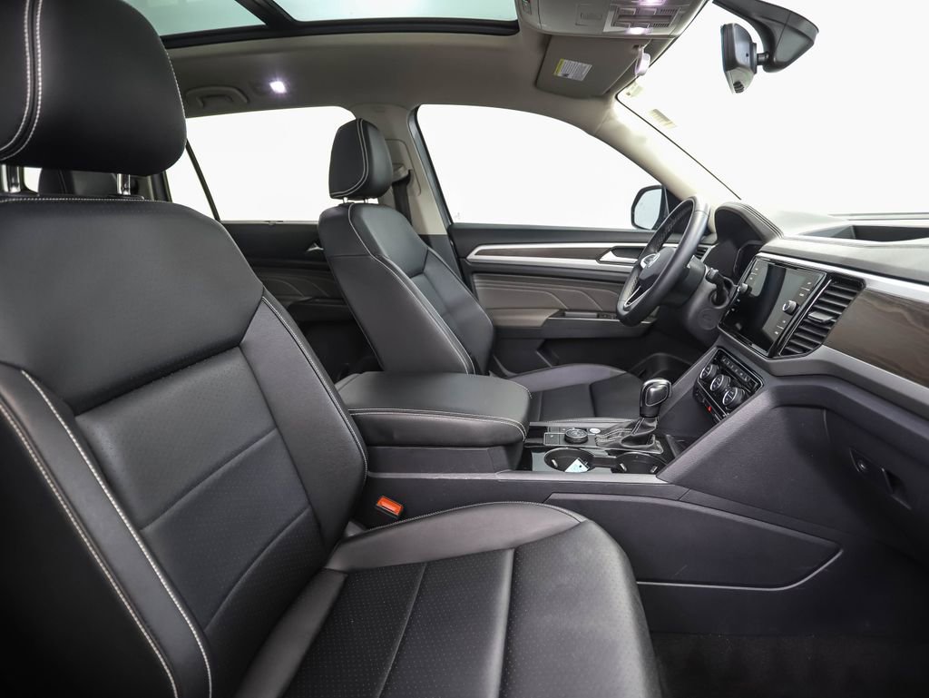 Used 2023 Volkswagen Atlas SE w/ Panoramic Sunroof Package image 32
