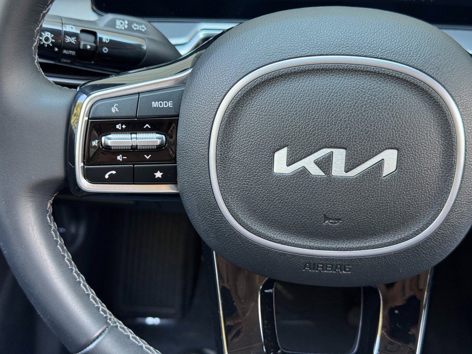Used 2024 Kia Sorento SX FWD image 21