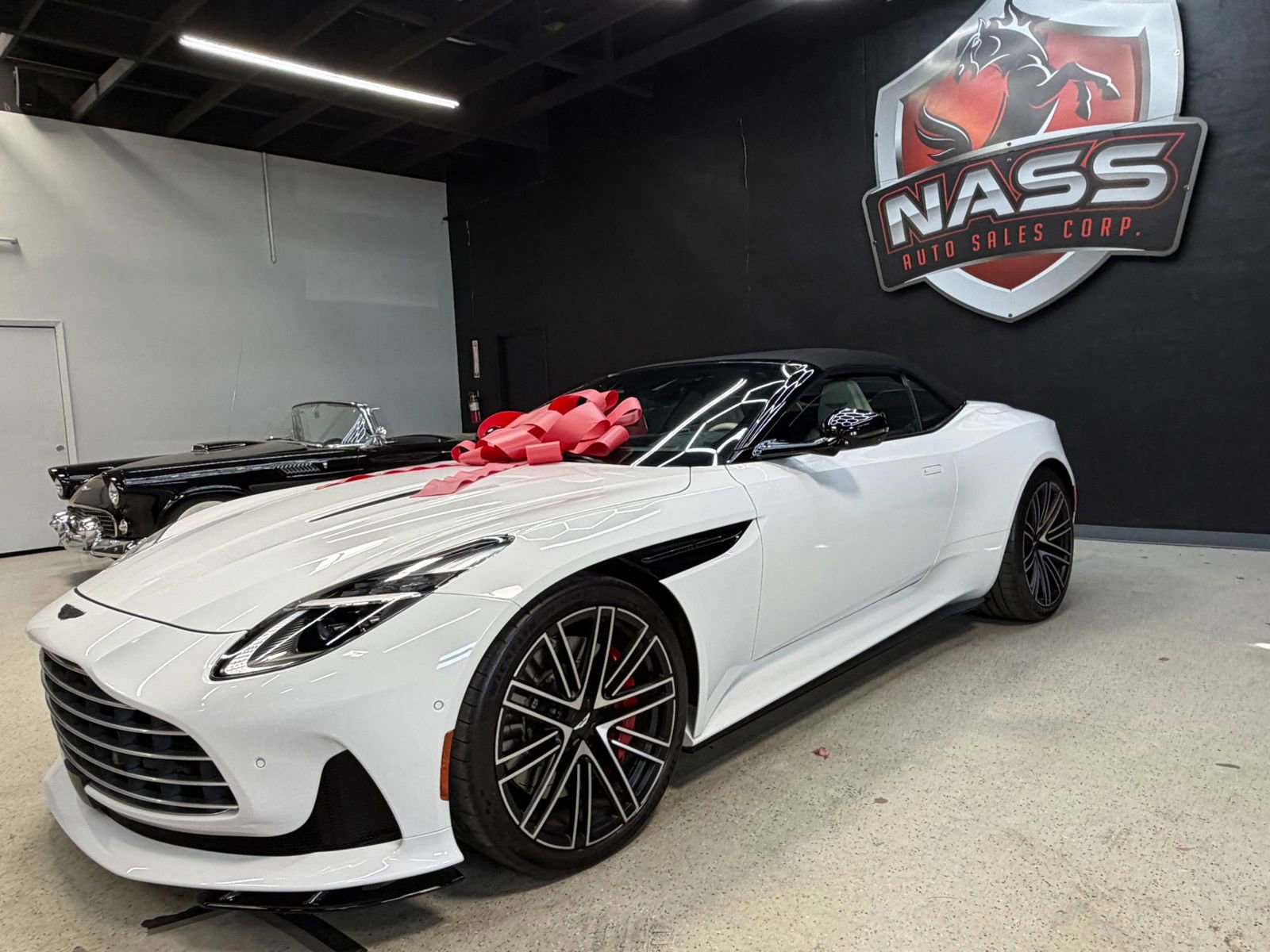 Used 2024 Aston Martin DB12 Convertible RWD image 3