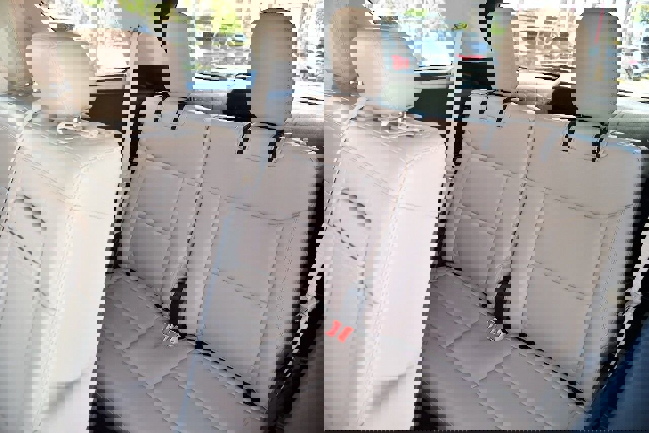 Used 2024 Ford Explorer XLT w/ Equipment Group 202A image 12