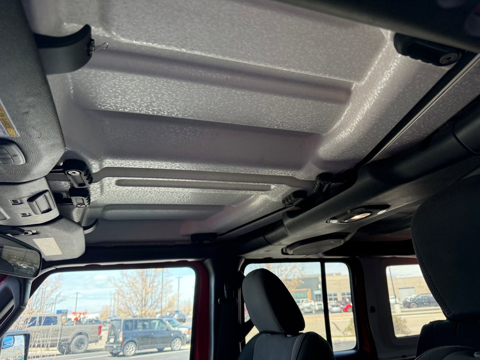 Used 2018 Jeep Wrangler Unlimited Sahara AWD/4WD image 8