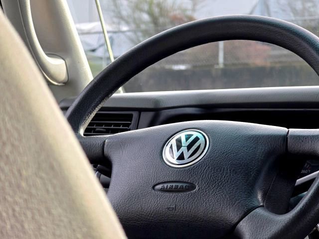 Used 2002 Volkswagen Eurovan MV FWD image 16