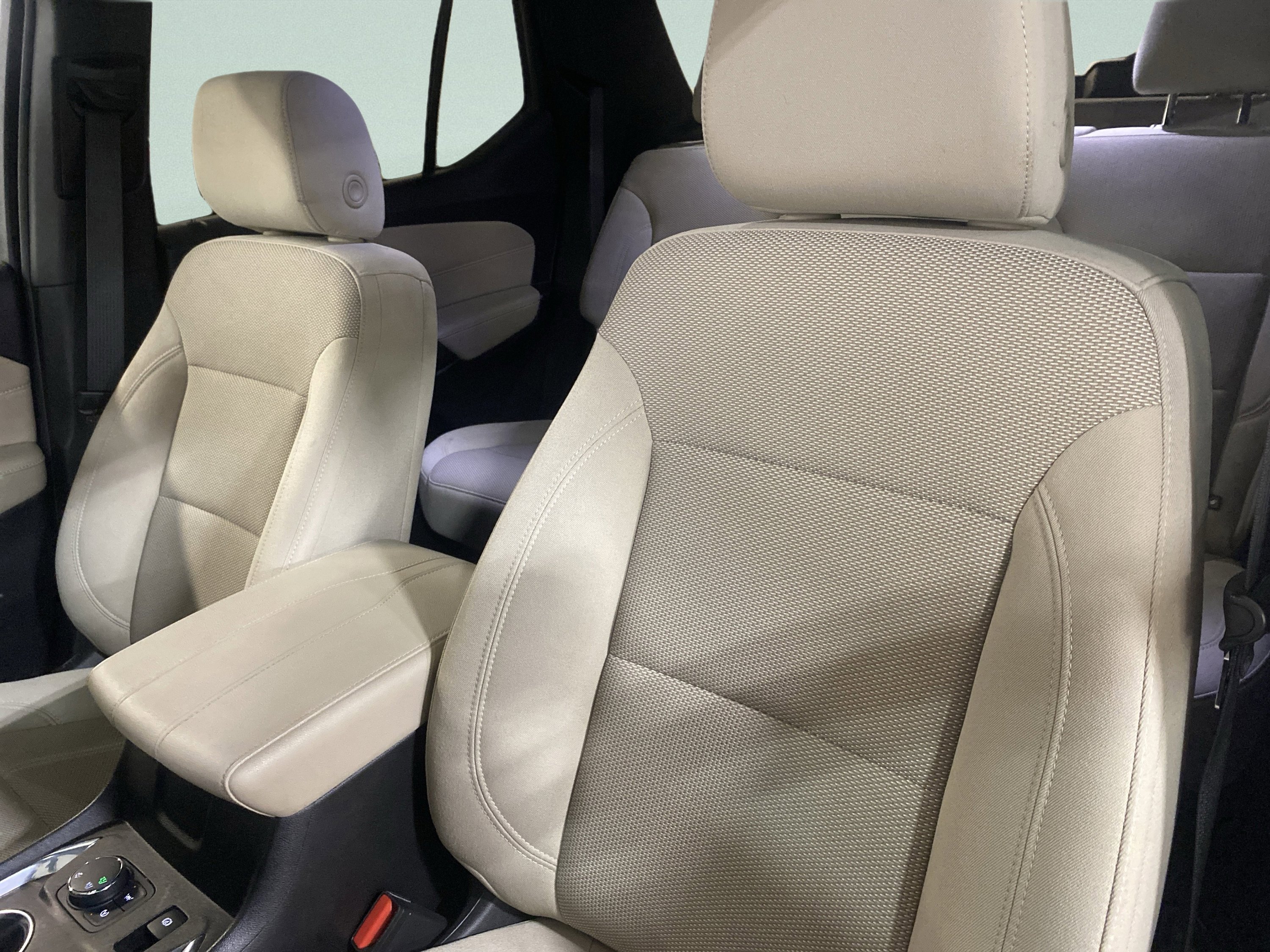 Used 2023 Chevrolet Traverse LS image 15