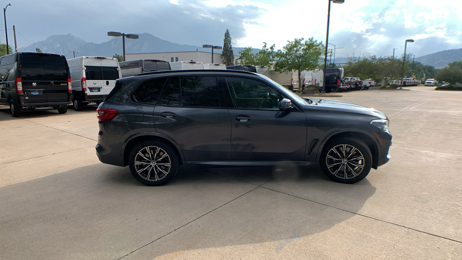 Used 2020 BMW X5 M50i w/ Executive Package AWD/4WD image 6