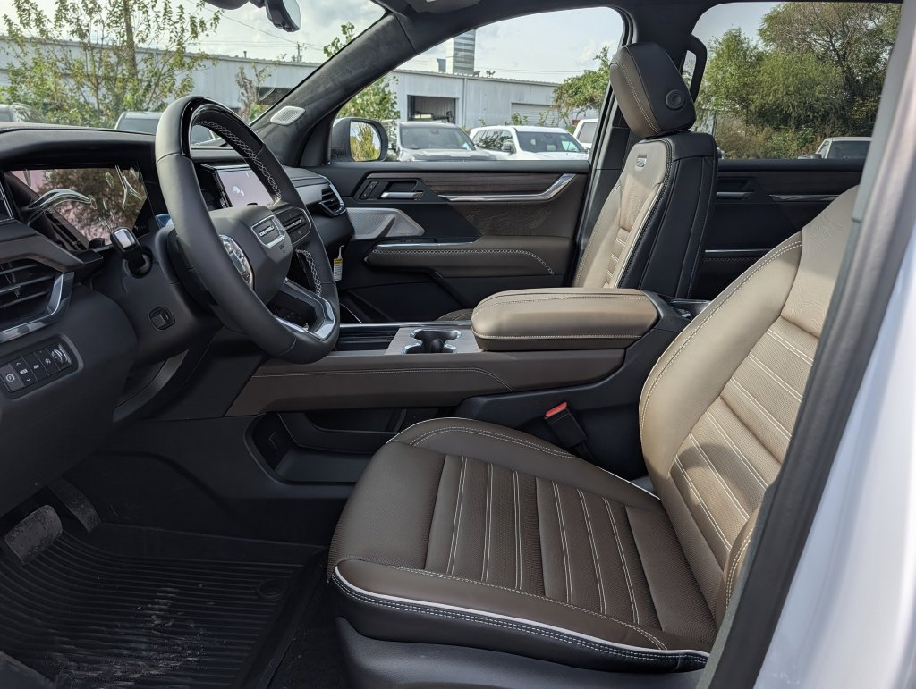 New 2027 GMC Acadia Denali Ultimate w/ LPO, Floor Liner Package AWD/4WD image 24