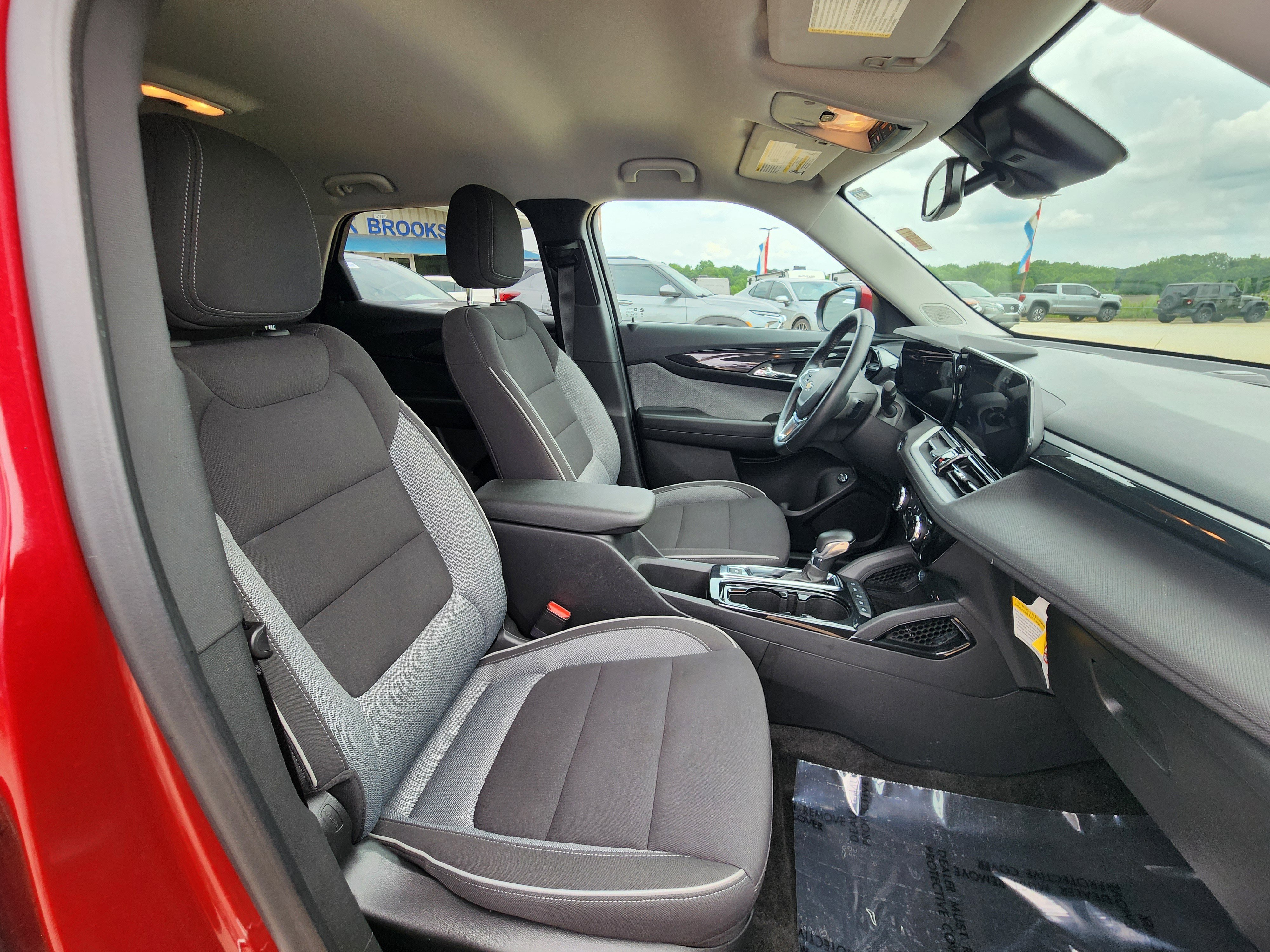 Used 2024 Chevrolet TrailBlazer LT w/ Convenience Package FWD image 12