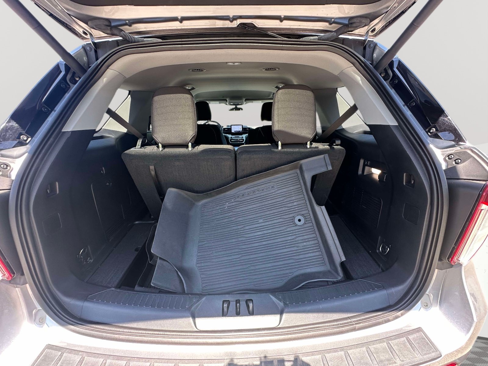 Used 2023 Ford Explorer XLT AWD/4WD image 28