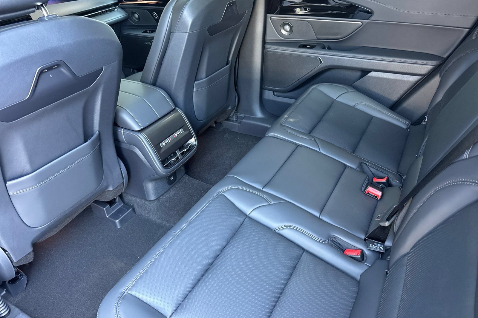 New 2026 Lincoln Nautilus Premier w/ Equipment Group 102A AWD/4WD image 9