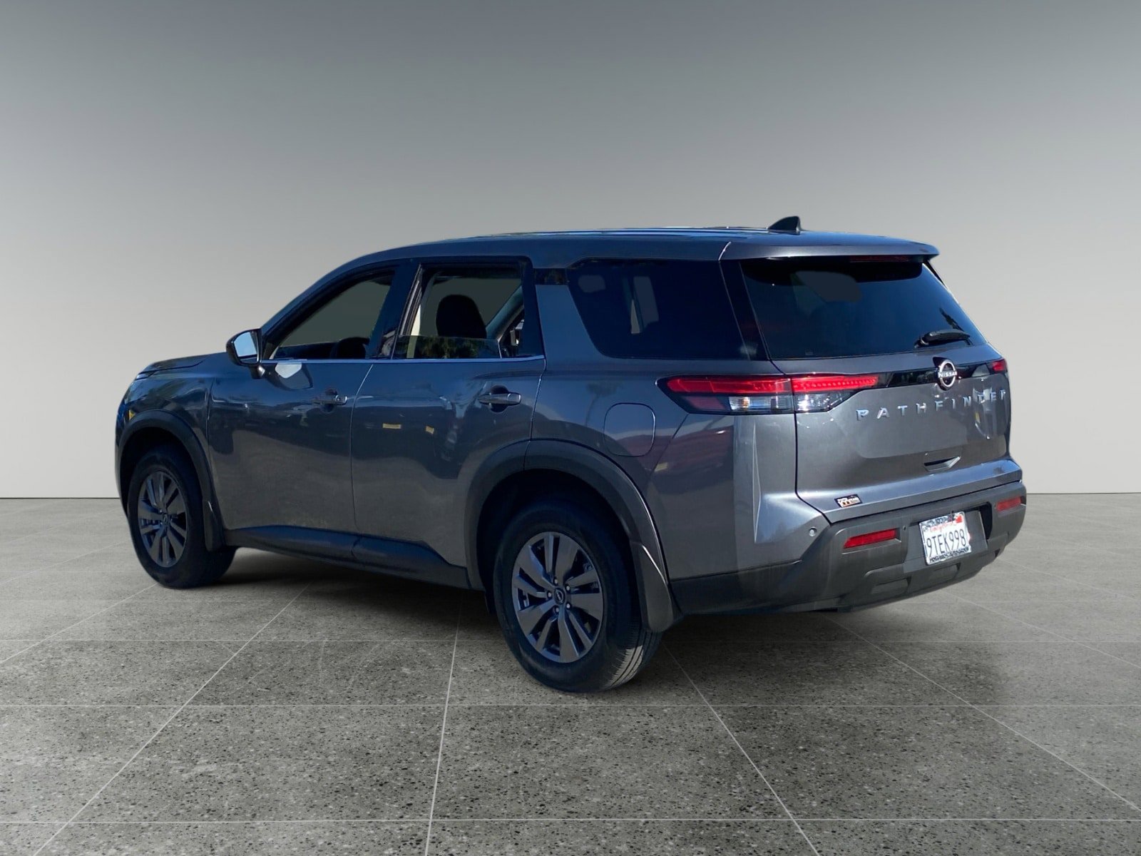 Used 2025 Nissan Pathfinder S w/ Cargo Package FWD image 3