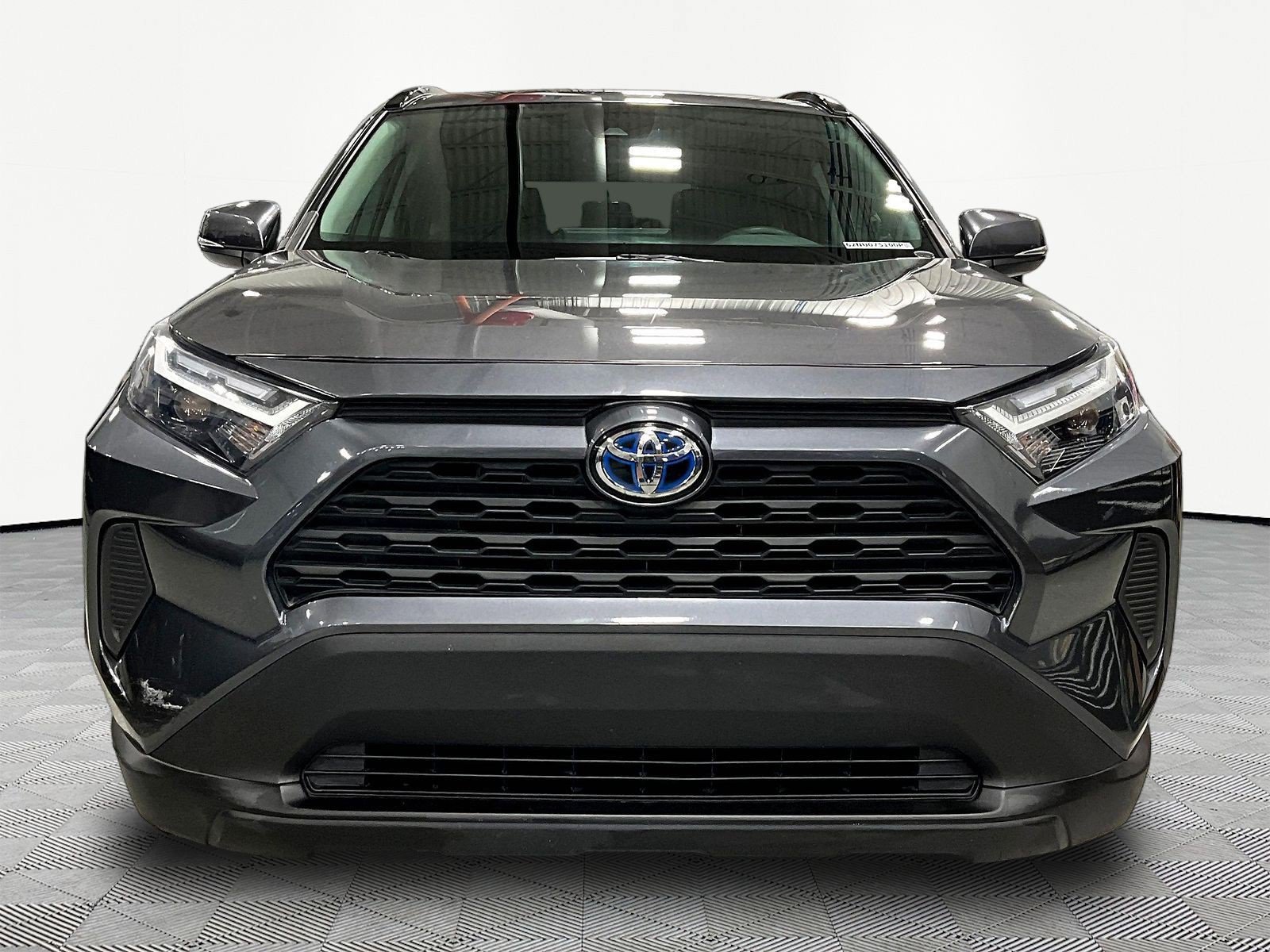 Used 2022 Toyota RAV4 XLE AWD/4WD image 2
