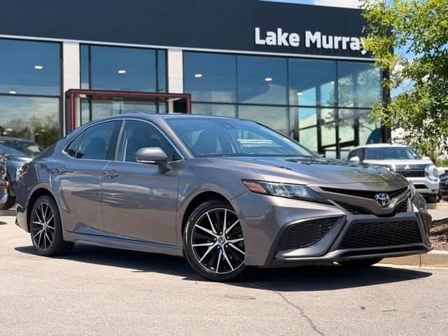 Used 2022 Toyota Camry SE FWD image 1