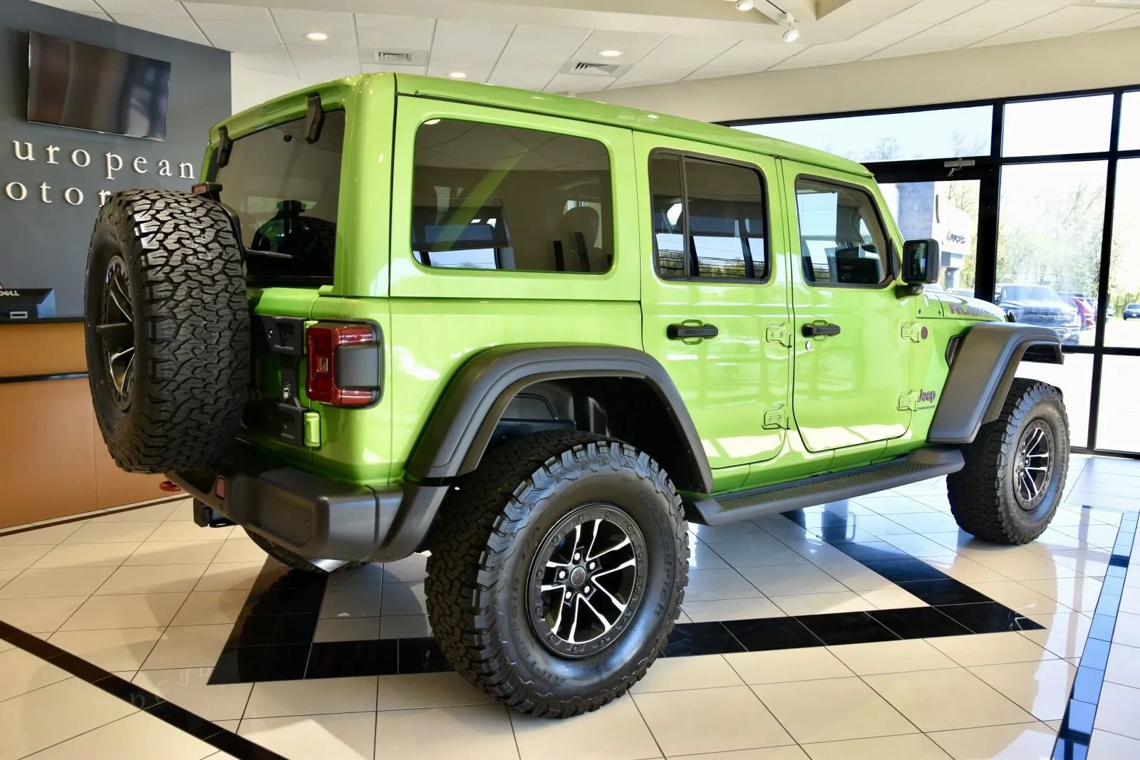 Used 2025 Jeep Wrangler Unlimited Rubicon w/ XTREMEE 35" Tire Package AWD/4WD image 6