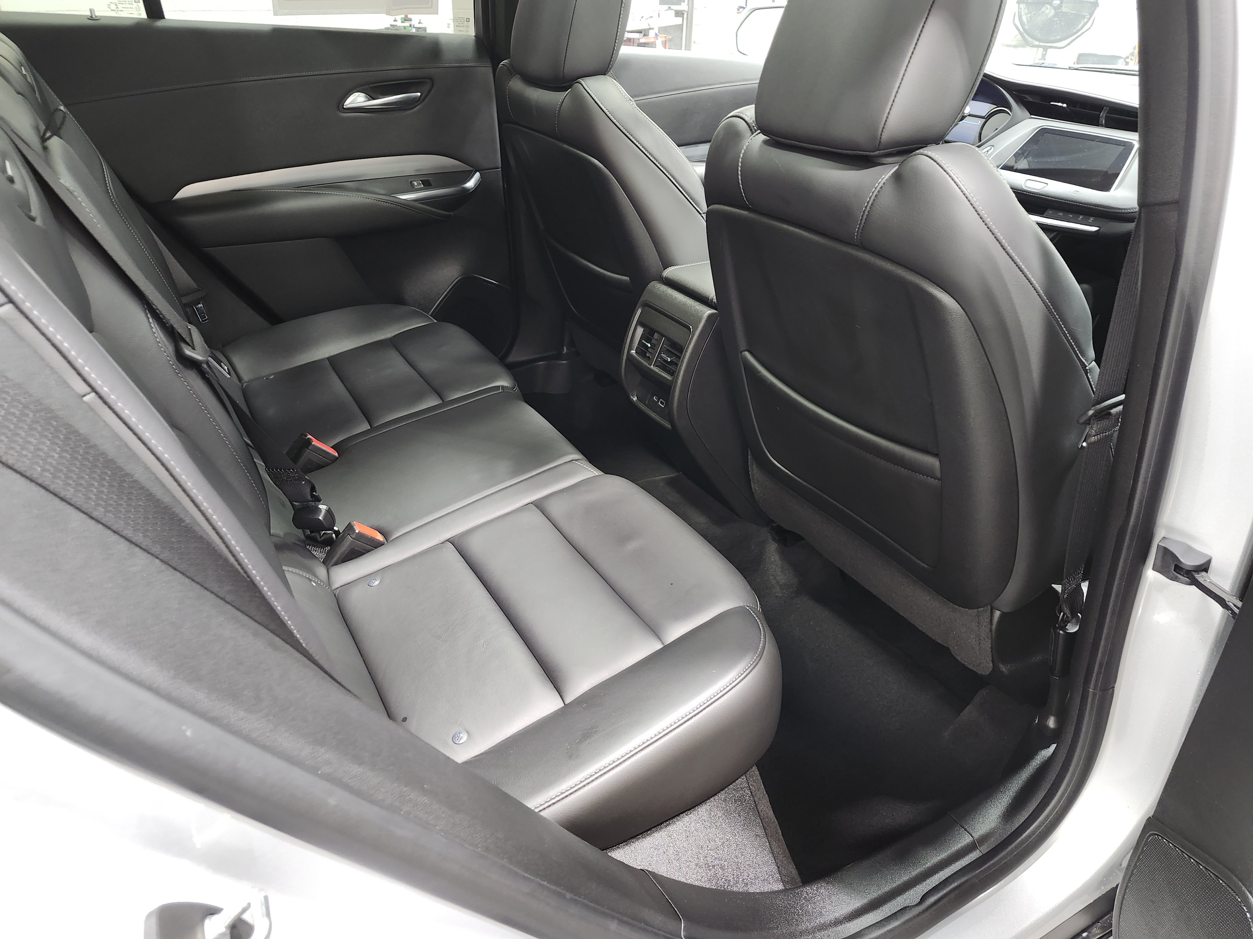 Used 2019 Cadillac XT4 Premium Luxury AWD/4WD image 24