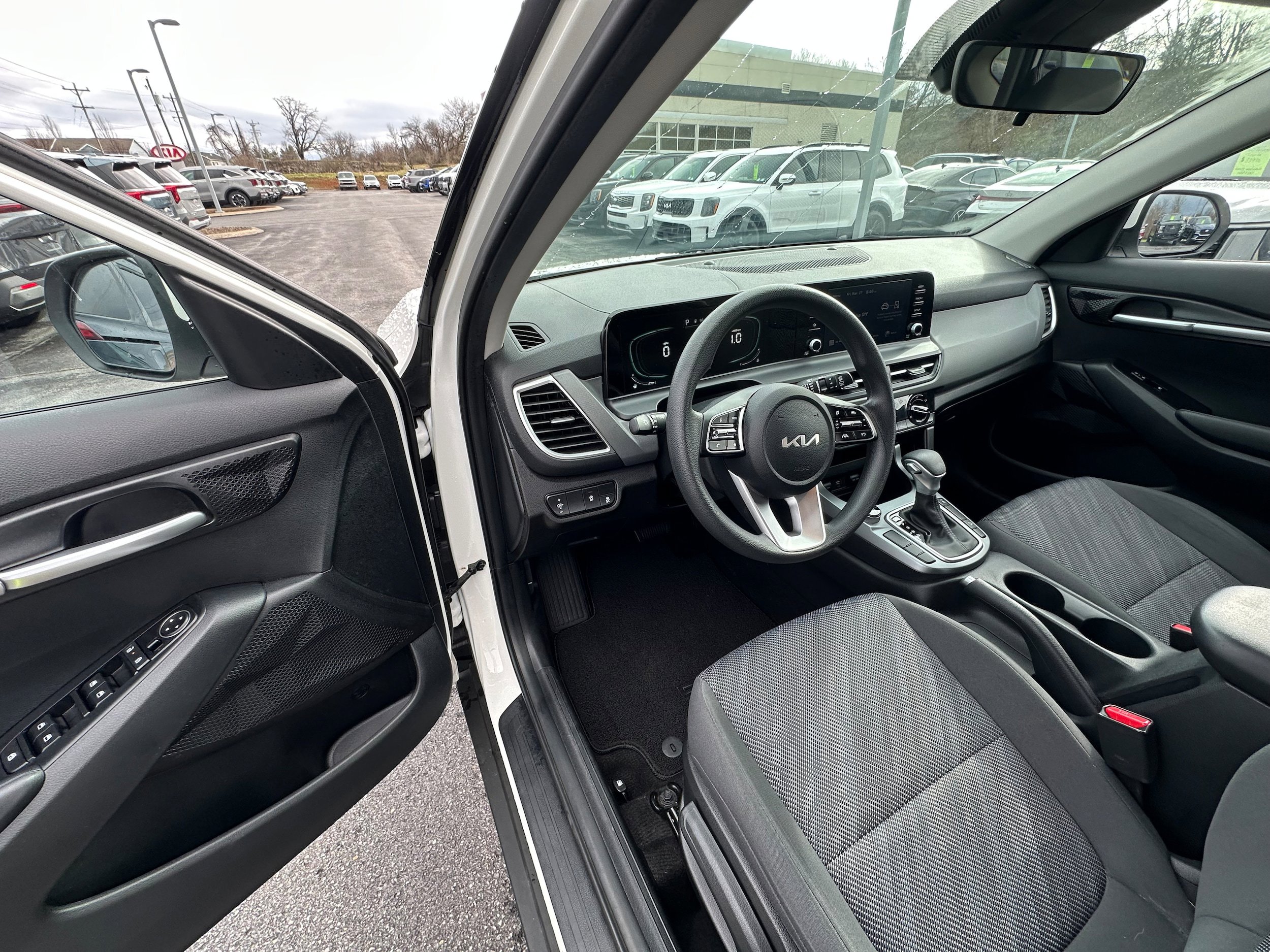 Used 2024 Kia Seltos LX image 23