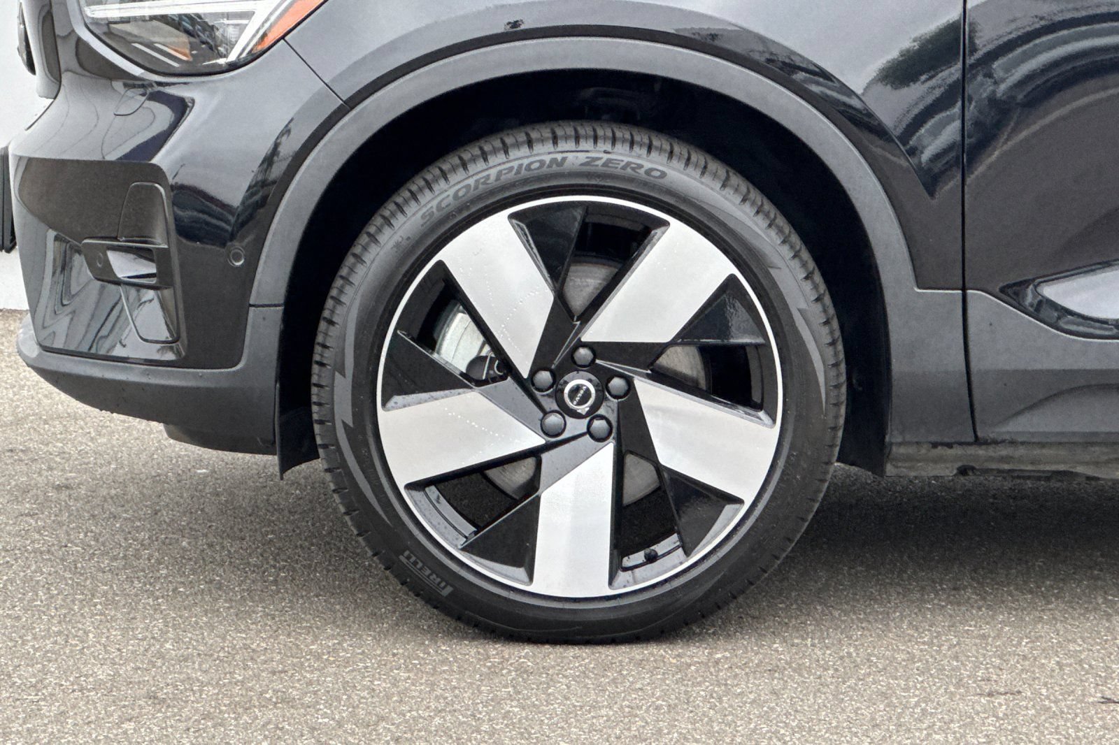 Used 2023 Volvo XC40 Recharge Ultimate w/ Protection Package Premier AWD/4WD image 32