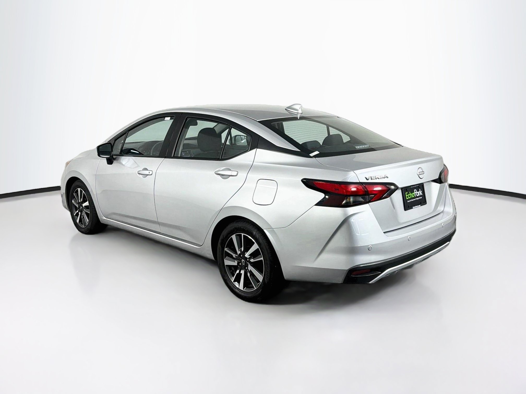 Used 2025 Nissan Versa SV FWD image 5