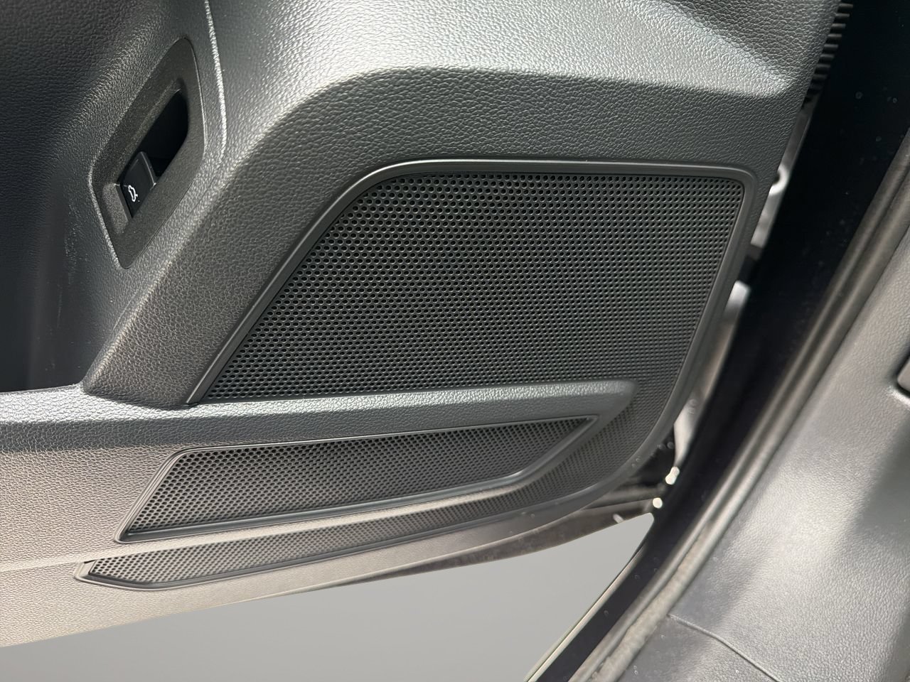 Used 2020 Volkswagen Atlas Cross Sport SEL FWD image 19