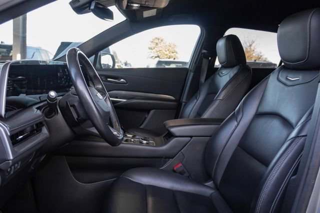 Used 2024 Cadillac XT4 Premium Luxury image 9