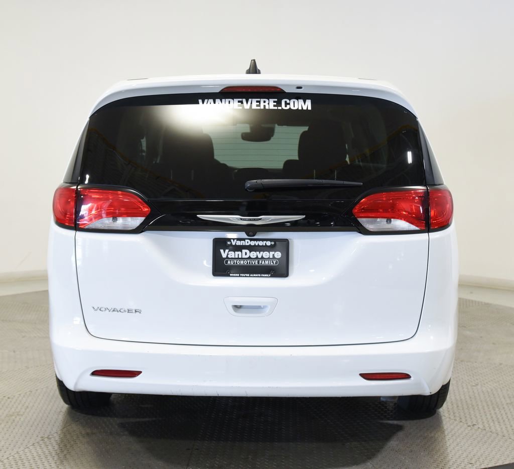 Used 2024 Chrysler Voyager LX FWD image 13